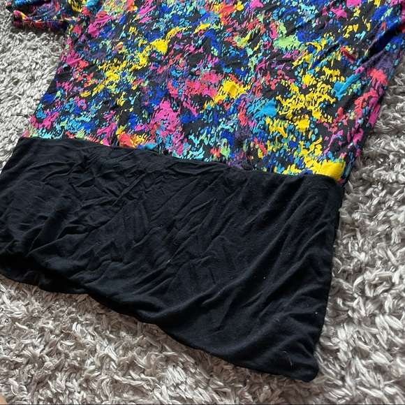 Cable & Gauge size medium rainbow color paint splatter pattern  short sleeve top - Picture 4 of 5